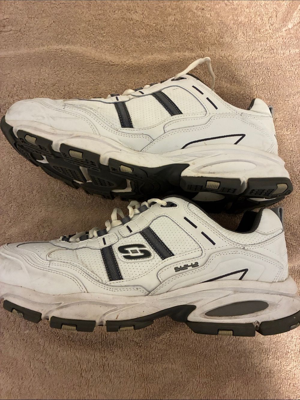 Men’s size 13 Skechers White and Gray Men's Athletic Sneakers - Picture 4 of 6